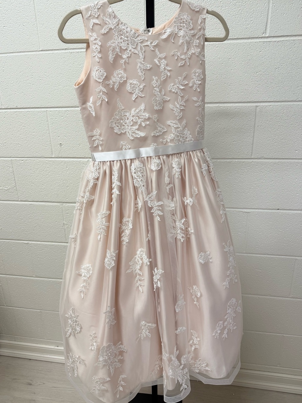 Flowergirl dress
NWT